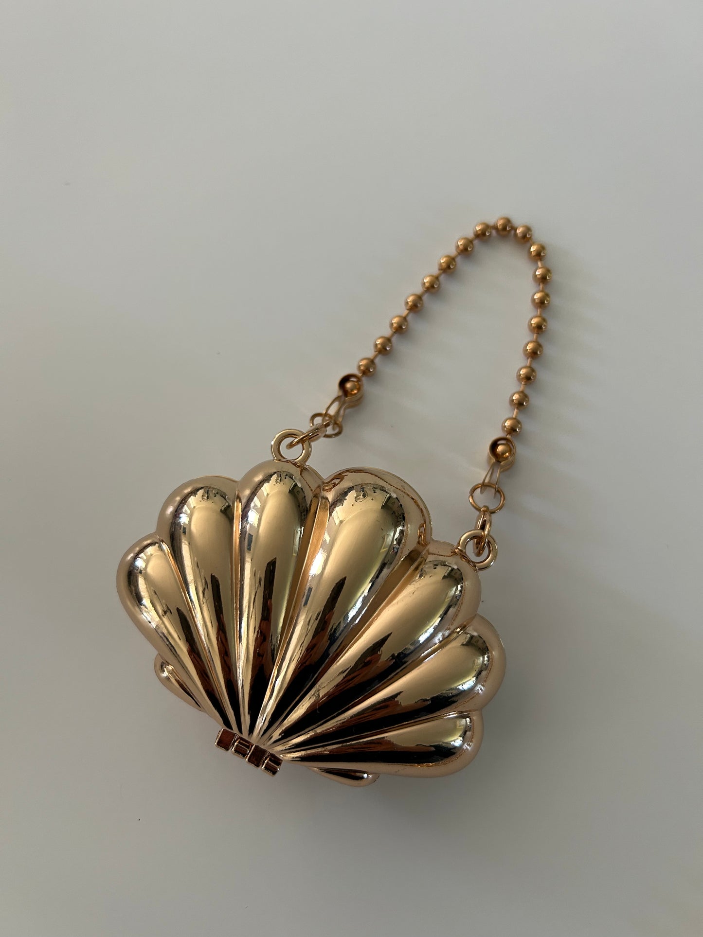 Pre-Loved Vintage Gold Tone Shell Purse