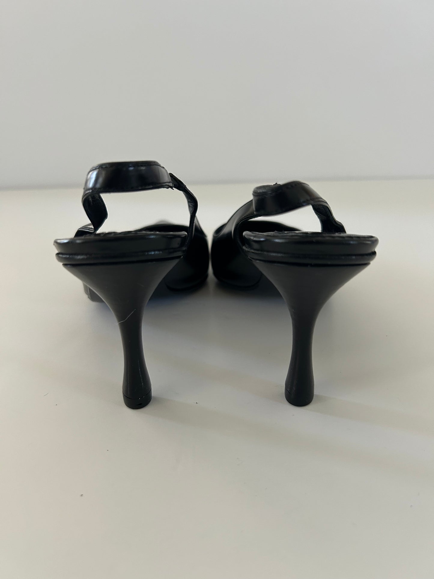Designer Vintage Gucci Pointed Toe Slingback Heels