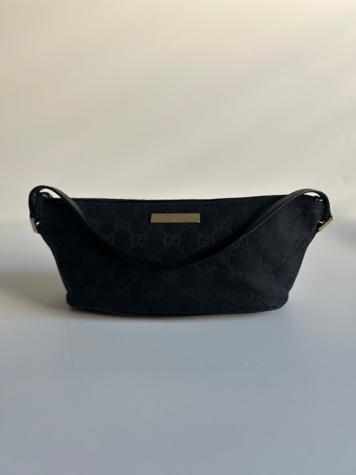 Designer Vintage Gucci Boat Pochette – Black GG Canvas Shoulder Bag