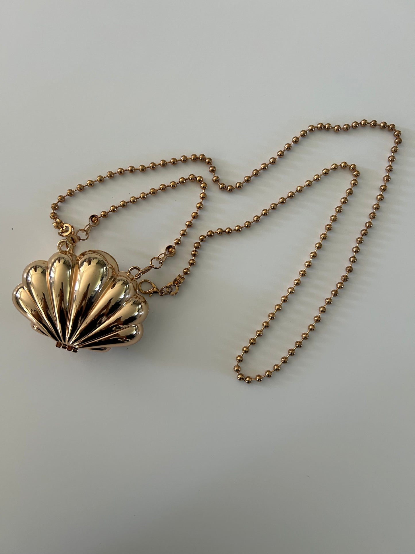 Pre-Loved Vintage Gold Tone Shell Purse