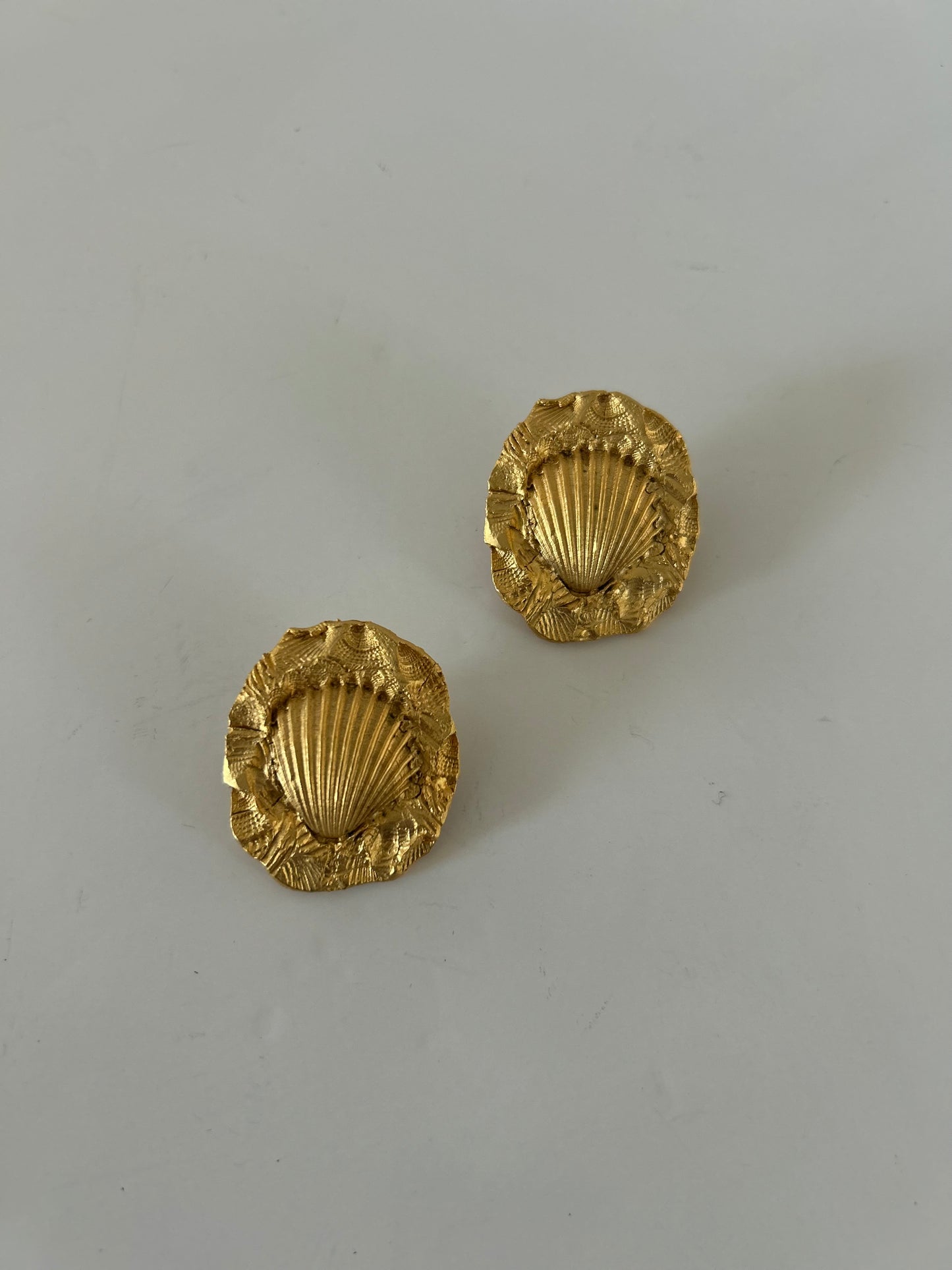 Vintage 1990's Gold Tone Shell Earrings