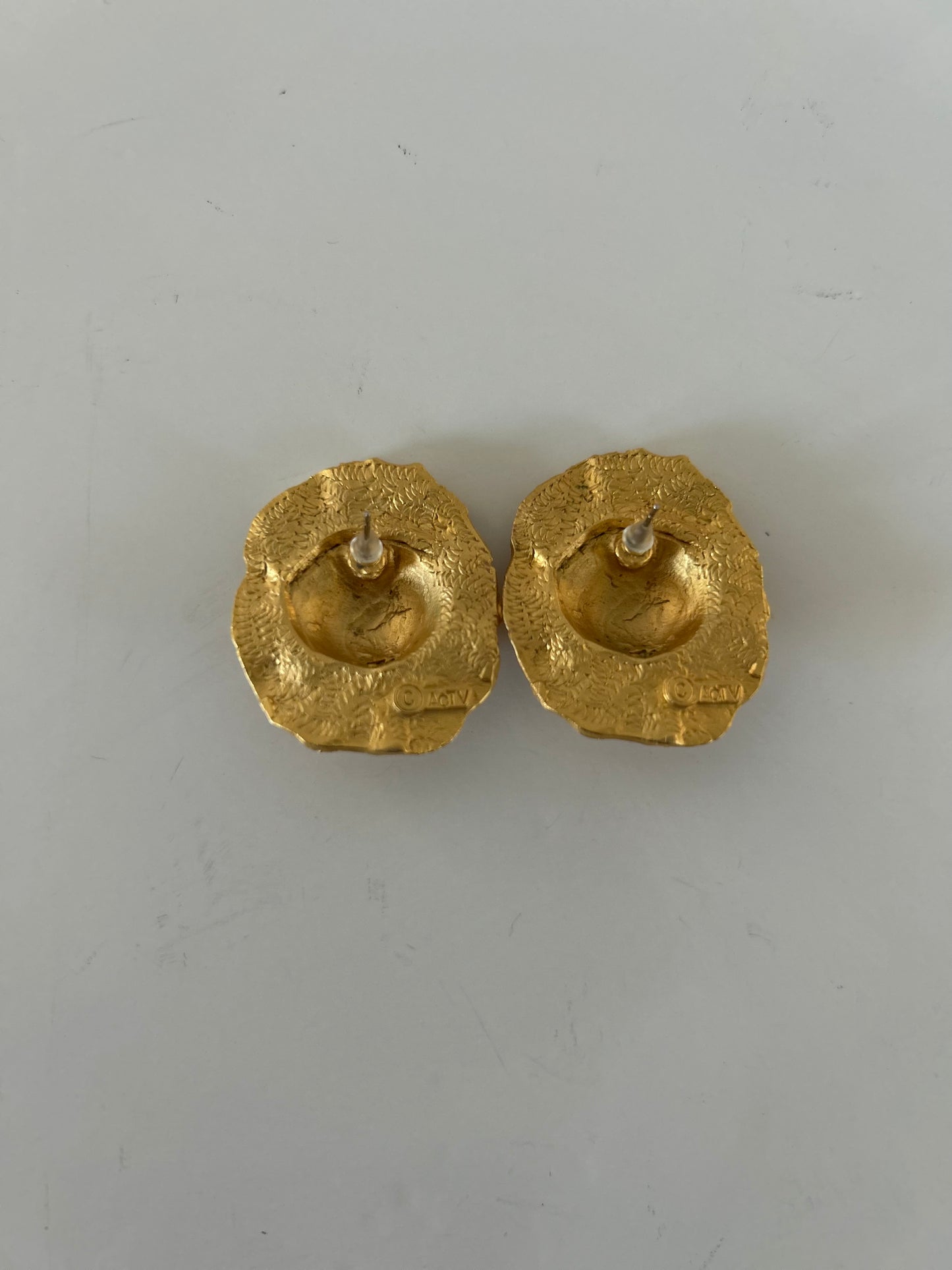 Vintage 1990's Gold Tone Shell Earrings