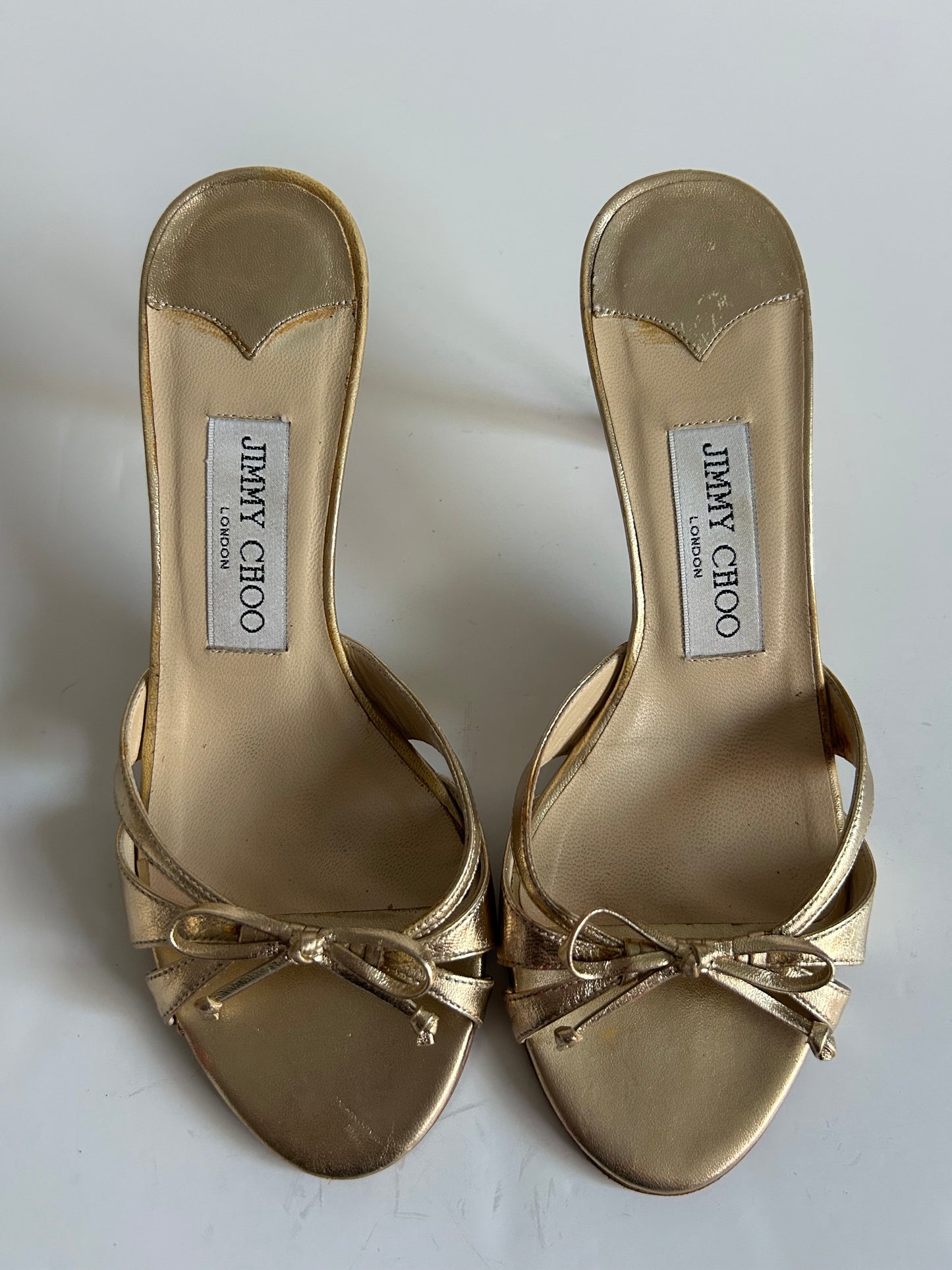 Designer Vintage Jimmy Choo London Gold Metallic Bow Sandals Size 35 Y2K Heels