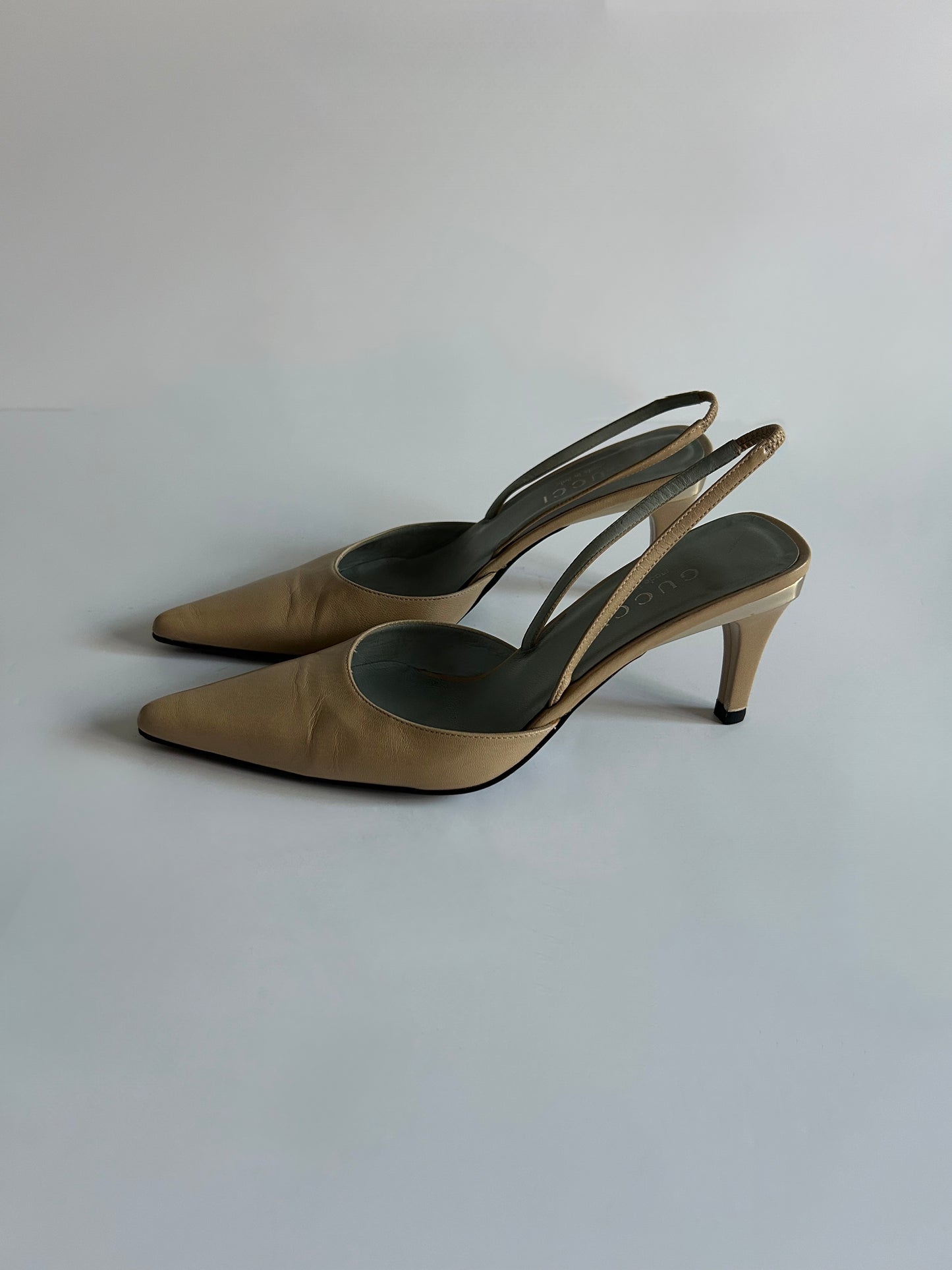 Vintage Gucci Beige Leather Slingback Pumps Pointed Toe Kitten Heels Made in Italy Size 37