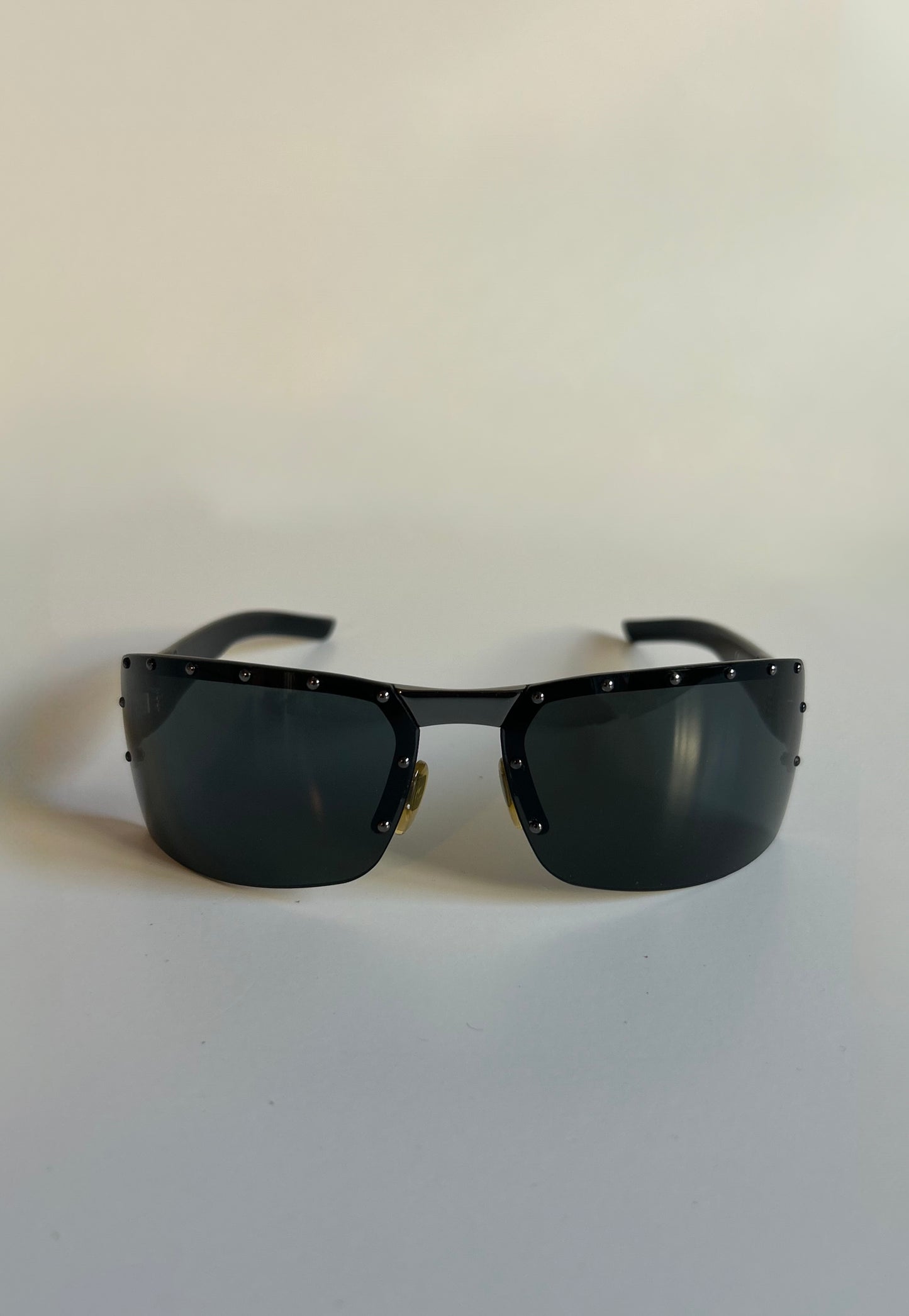 Designer Vintage Gucci Black Studded Shield Sunglasses with GG Logo Arms