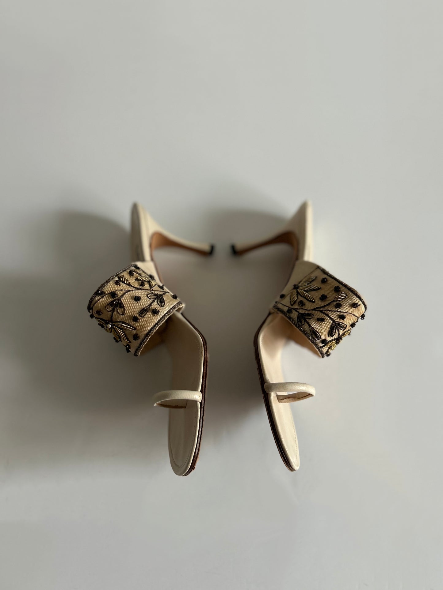 Designer Vintage Manolo Blahnik Beaded Floral Thong Mule Sandals Ivory Embroidered Heels