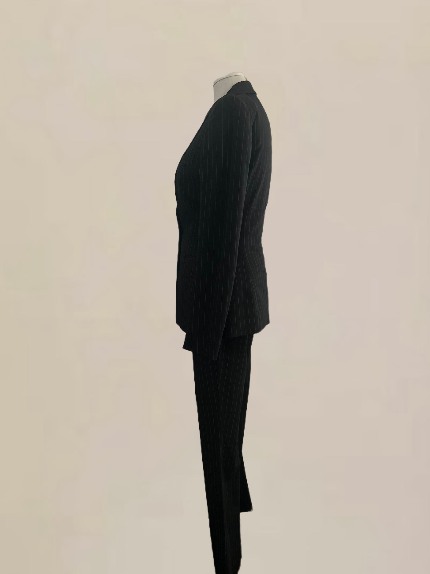 Designer Vintage Gucci by Tom Ford Black Pinstripe Wool Suit – Iconic Runway 1990s - 2000s Era