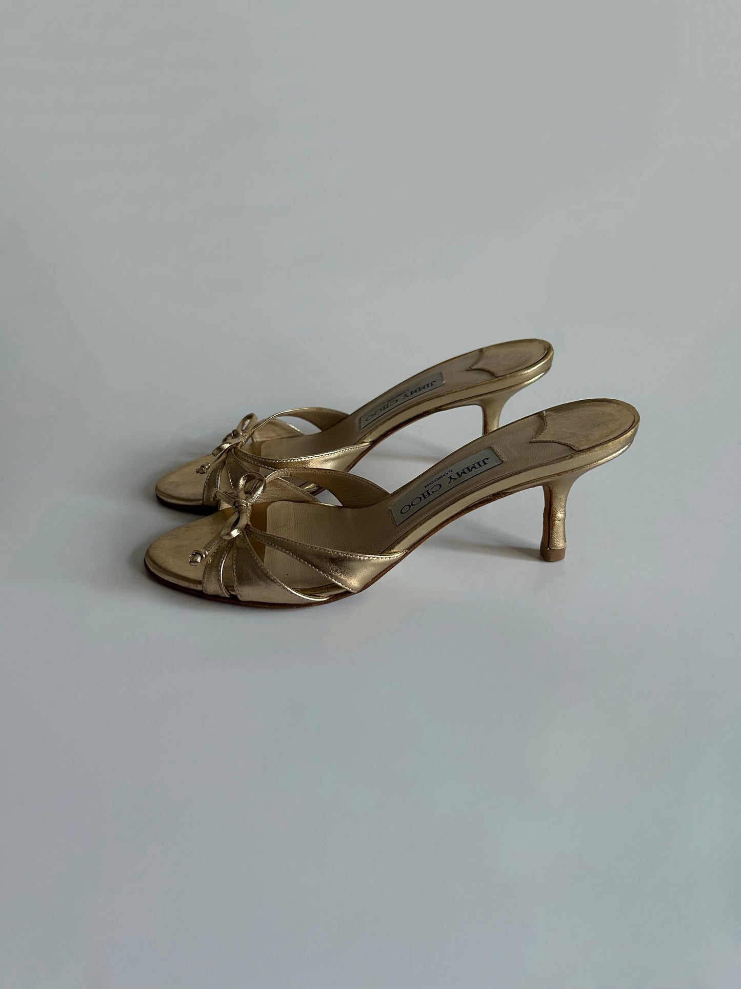 Designer Vintage Jimmy Choo London Gold Metallic Bow Sandals Size 35 Y2K Heels
