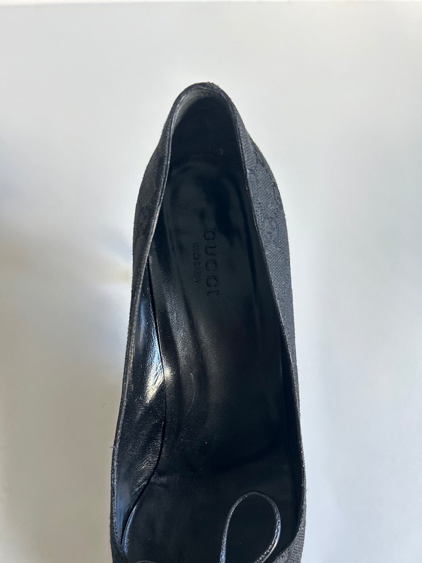 Designer Vintage Gucci Black GG Canvas Bow-Detail Pumps | Late 1990s – Early 2000s (Tom Ford–era Gucci)