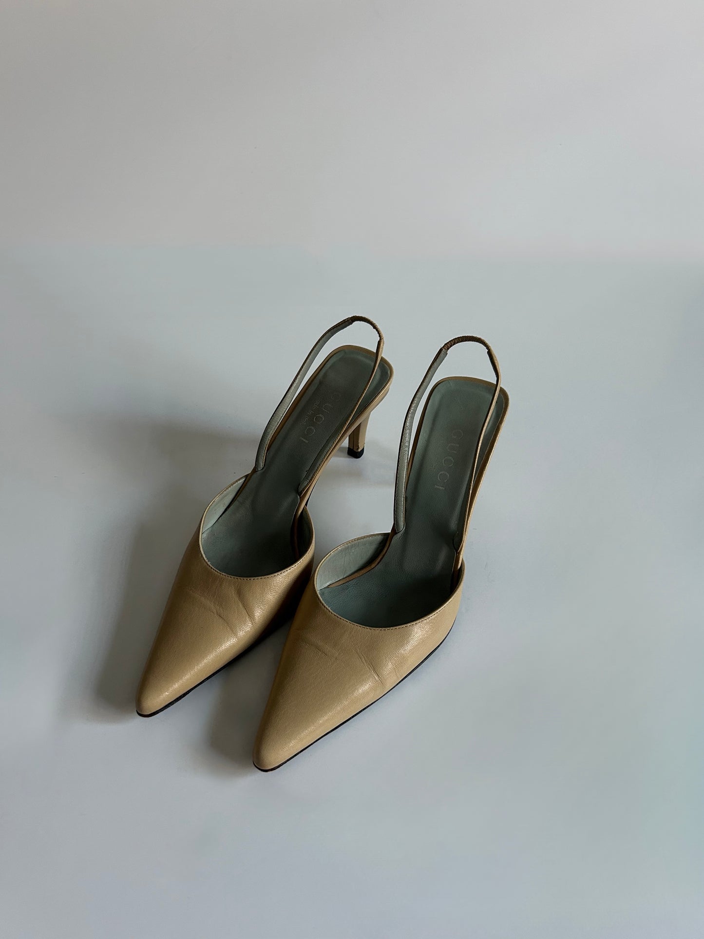 Vintage Gucci Beige Leather Slingback Pumps Pointed Toe Kitten Heels Made in Italy Size 37