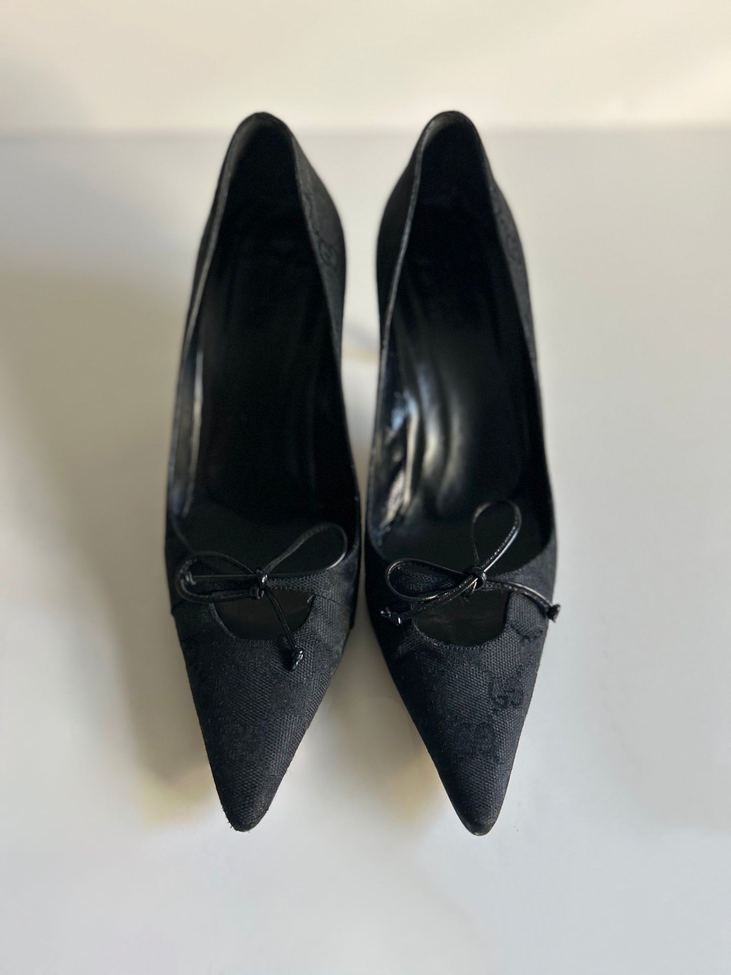Designer Vintage Gucci Black GG Canvas Bow-Detail Pumps | Late 1990s – Early 2000s (Tom Ford–era Gucci)