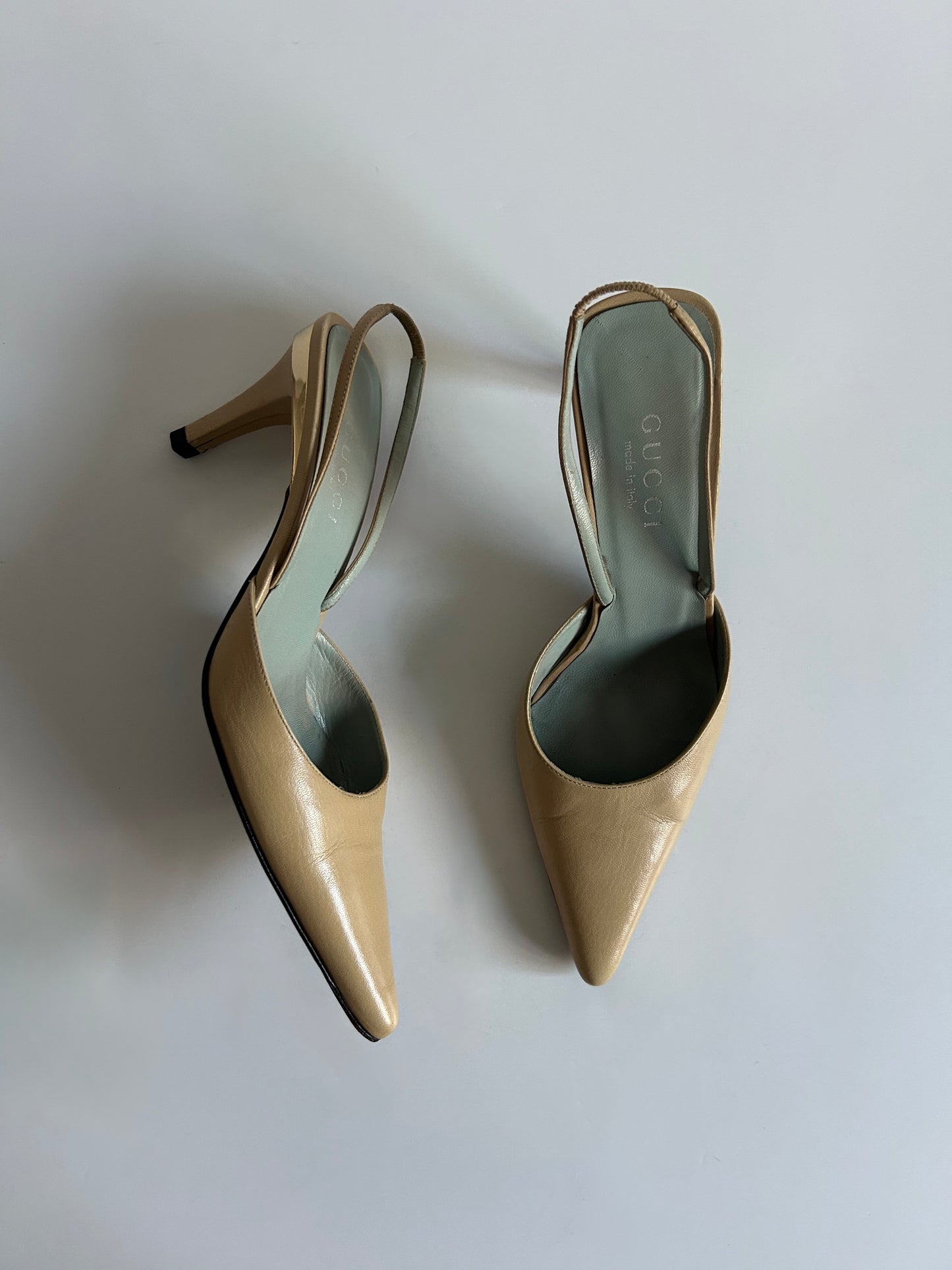 Vintage Gucci Beige Leather Slingback Pumps Pointed Toe Kitten Heels Made in Italy Size 37