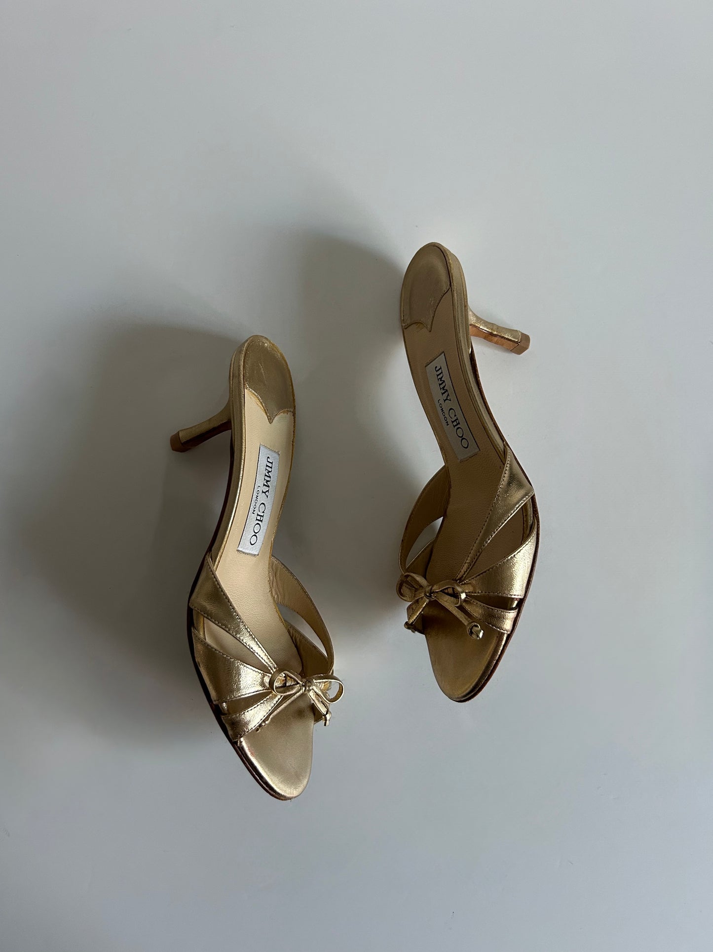 Designer Vintage Jimmy Choo London Gold Metallic Bow Sandals Size 35 Y2K Heels