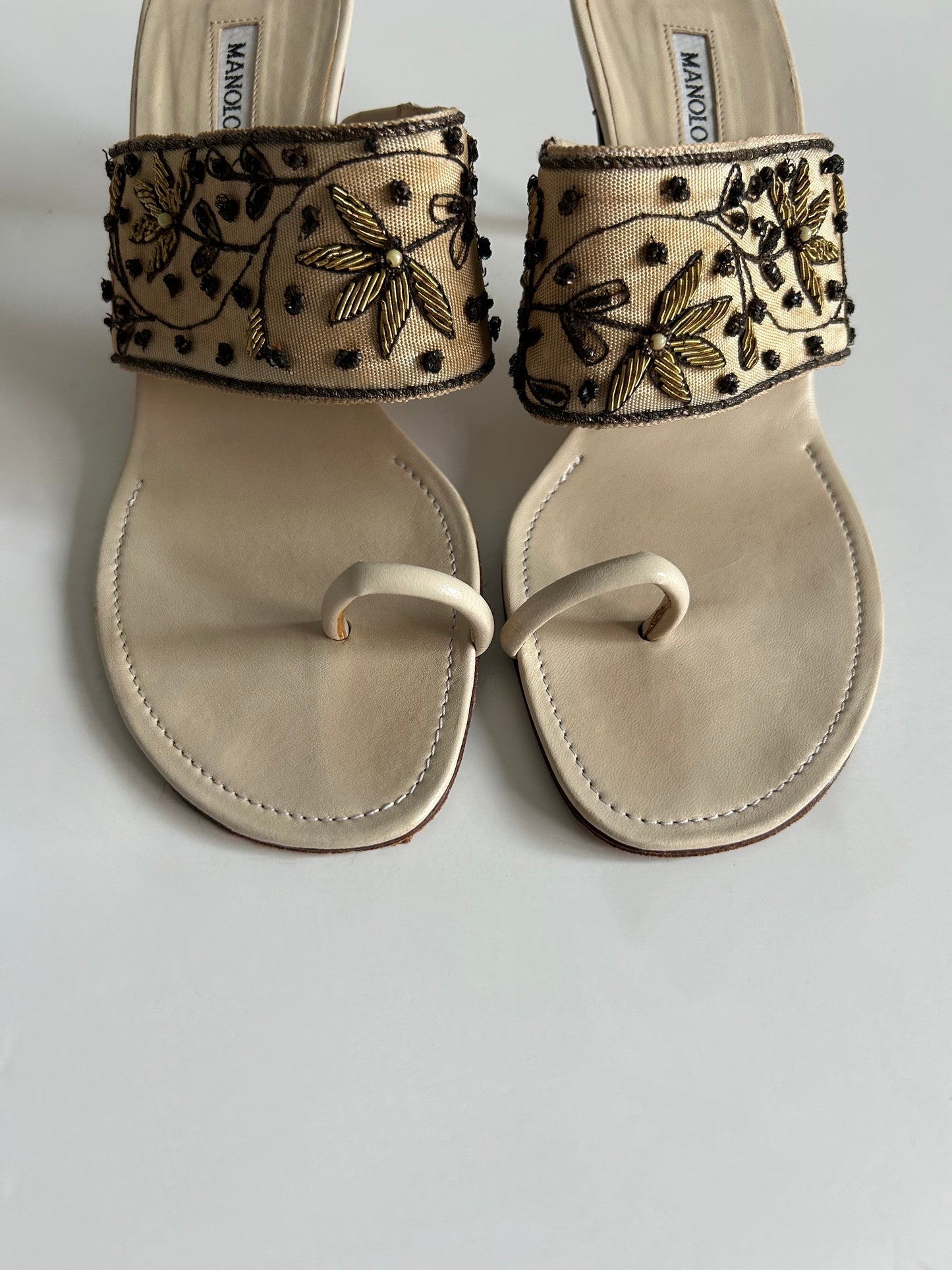 Designer Vintage Manolo Blahnik Beaded Floral Thong Mule Sandals Ivory Embroidered Heels