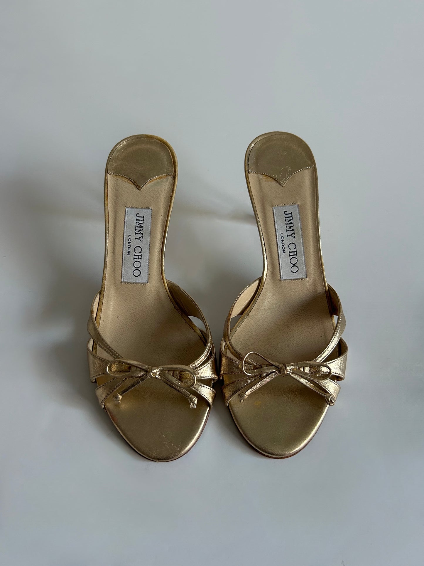 Designer Vintage Jimmy Choo London Gold Metallic Bow Sandals Size 35 Y2K Heels