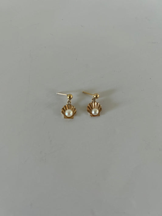 Vintage 14K Gold Seashell With Pearl Dangling Stud Earrings