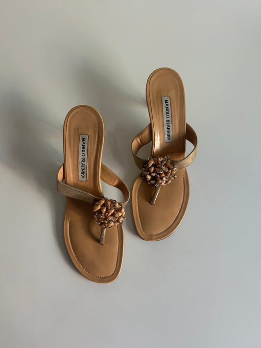Designer Vintage Manolo Blahnik Shell Embellished Sandals Beaded Pearl Resort Heels Made in Italy