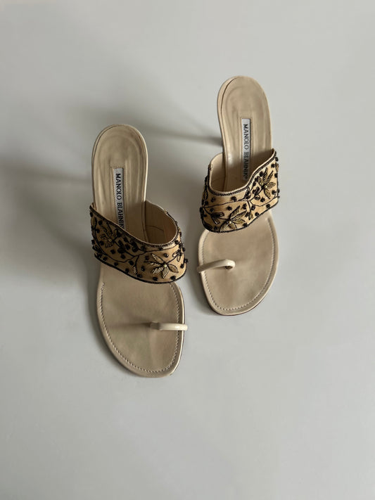 Designer Vintage Manolo Blahnik Beaded Floral Thong Mule Sandals Ivory Embroidered Heels