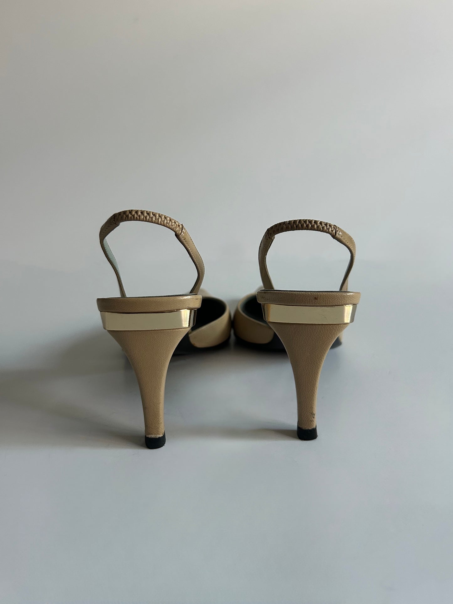 Vintage Gucci Beige Leather Slingback Pumps Pointed Toe Kitten Heels Made in Italy Size 37
