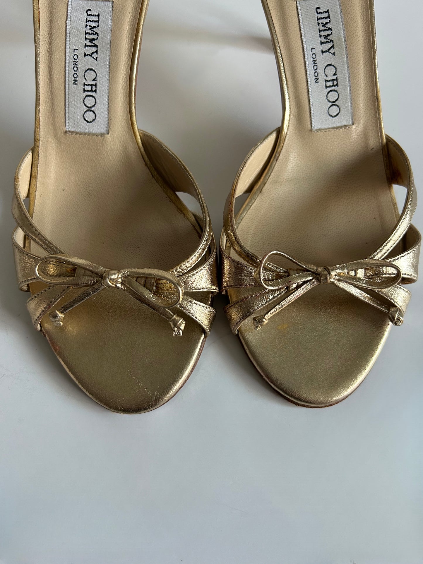 Designer Vintage Jimmy Choo London Gold Metallic Bow Sandals Size 35 Y2K Heels