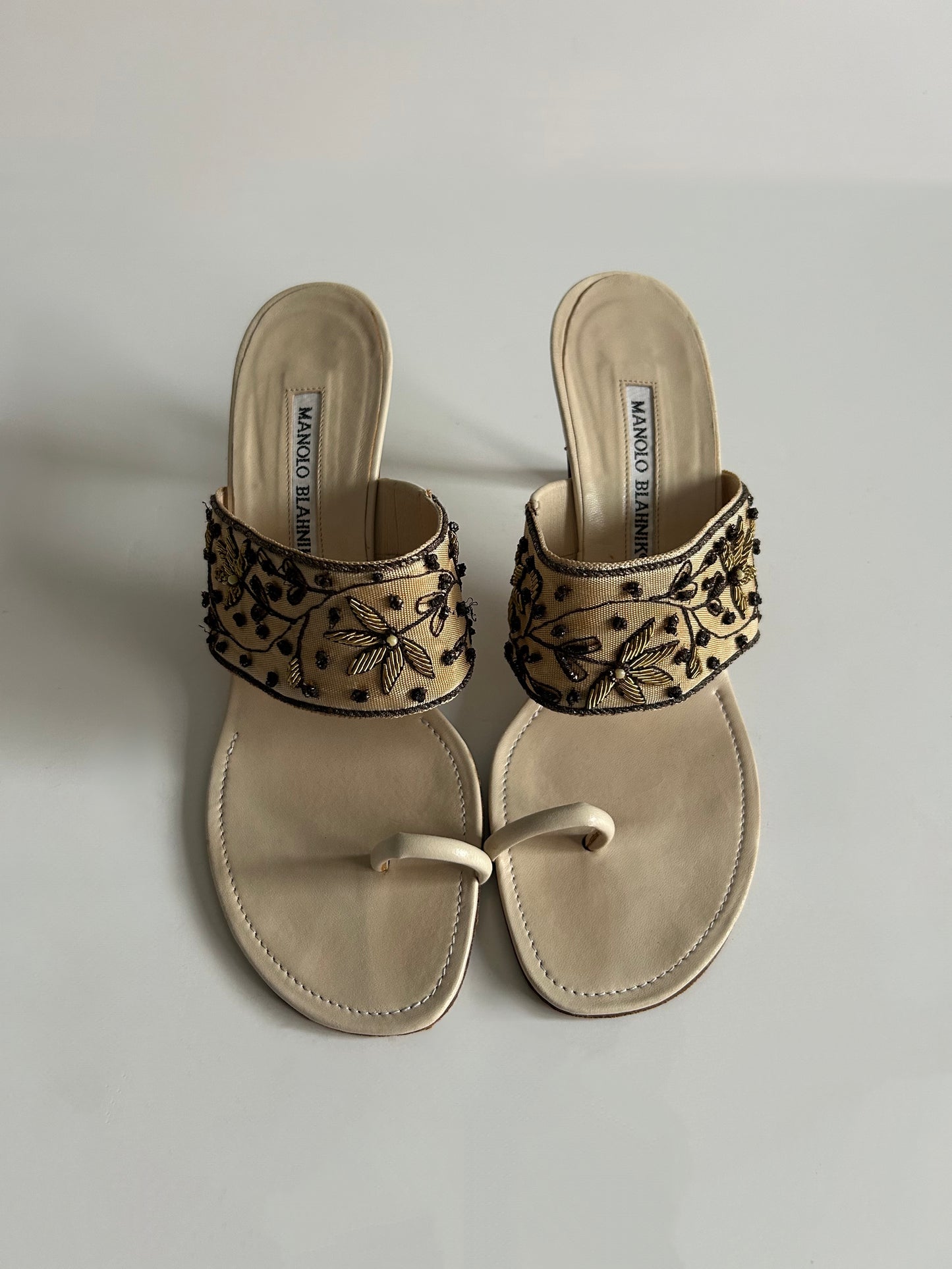 Designer Vintage Manolo Blahnik Beaded Floral Thong Mule Sandals Ivory Embroidered Heels