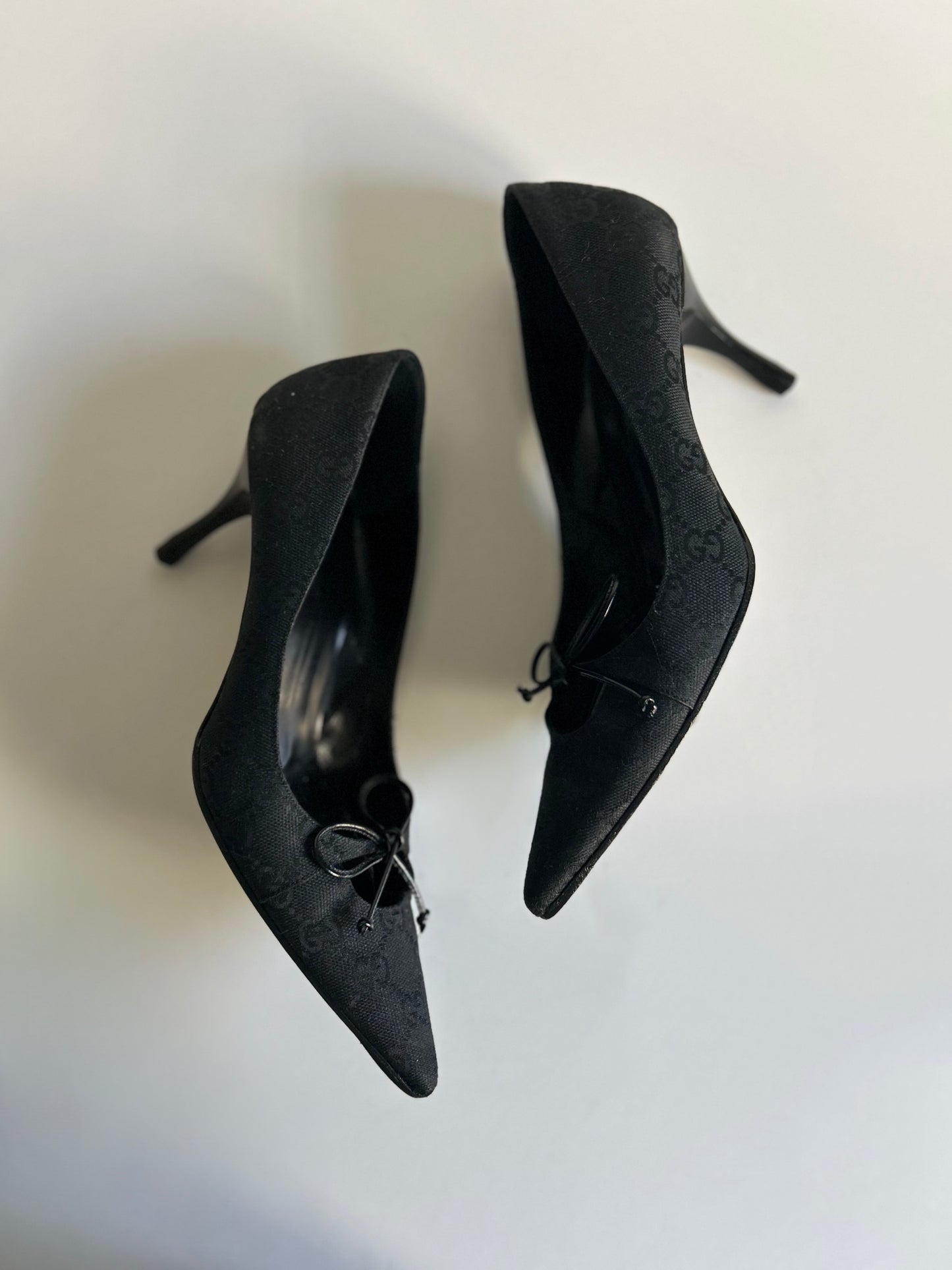 Designer Vintage Gucci Black GG Canvas Bow-Detail Pumps | Late 1990s – Early 2000s (Tom Ford–era Gucci)