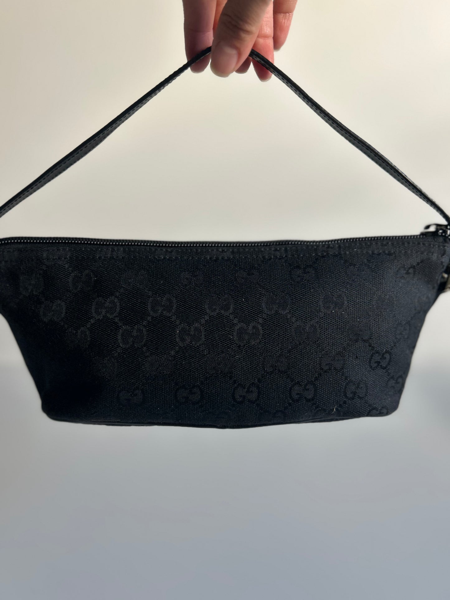 Designer Vintage Gucci Boat Pochette – Black GG Canvas Shoulder Bag