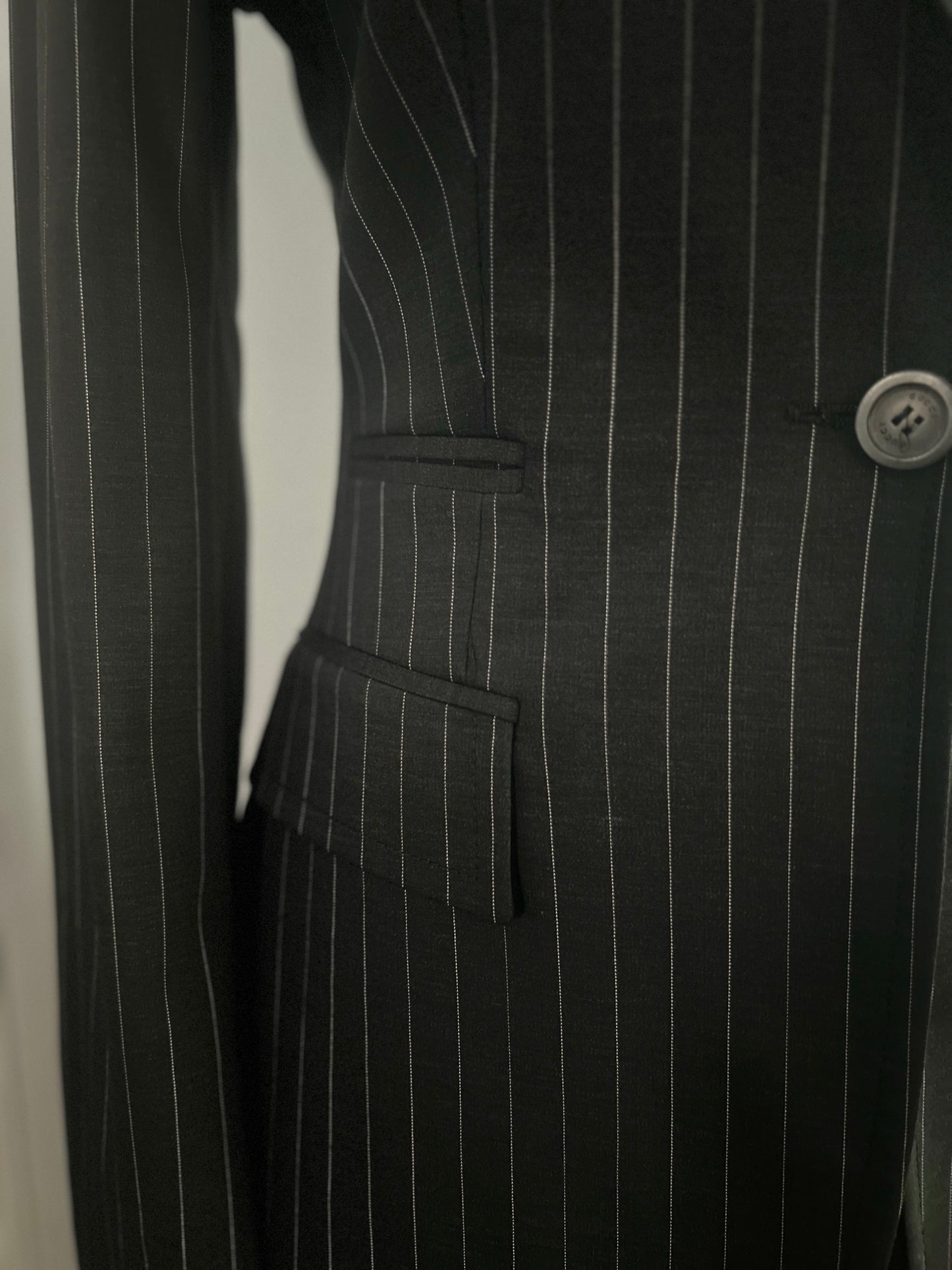 Designer Vintage Gucci by Tom Ford Black Pinstripe Wool Suit – Iconic Runway 1990s - 2000s Era