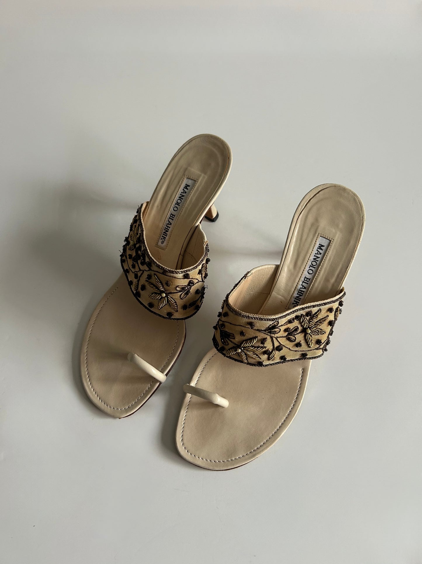 Designer Vintage Manolo Blahnik Beaded Floral Thong Mule Sandals Ivory Embroidered Heels