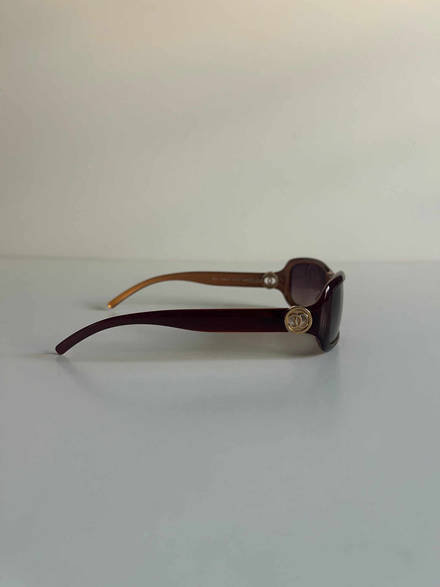 Designer Vintage Rare Chanel Burgundy CC Logo Rectangular Sunglasses (Early 2000s)