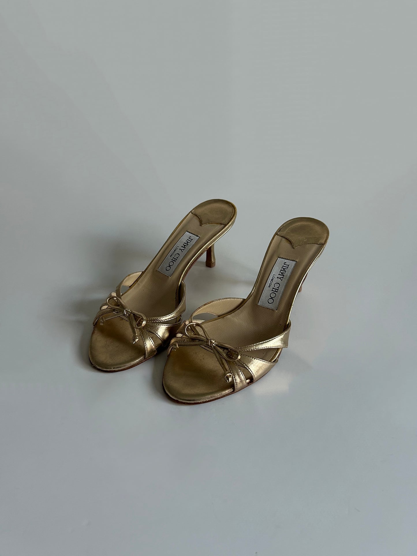 Designer Vintage Jimmy Choo London Gold Metallic Bow Sandals Size 35 Y2K Heels