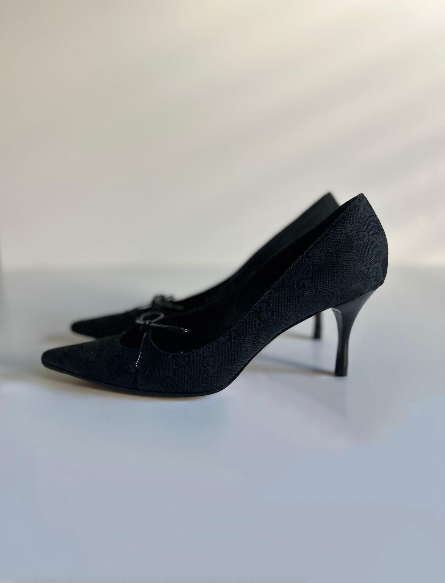 Designer Vintage Gucci Black GG Canvas Bow-Detail Pumps | Late 1990s – Early 2000s (Tom Ford–era Gucci)