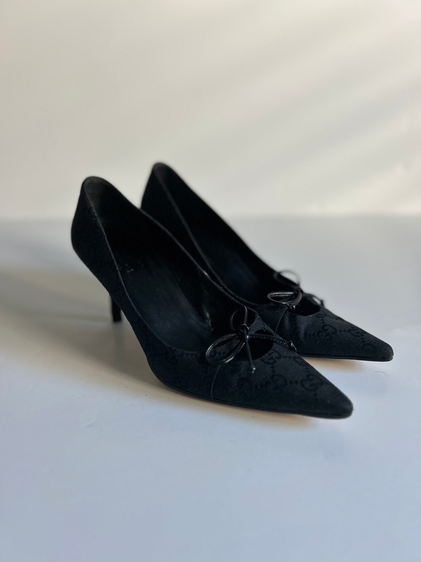Designer Vintage Gucci Black GG Canvas Bow-Detail Pumps | Late 1990s – Early 2000s (Tom Ford–era Gucci)