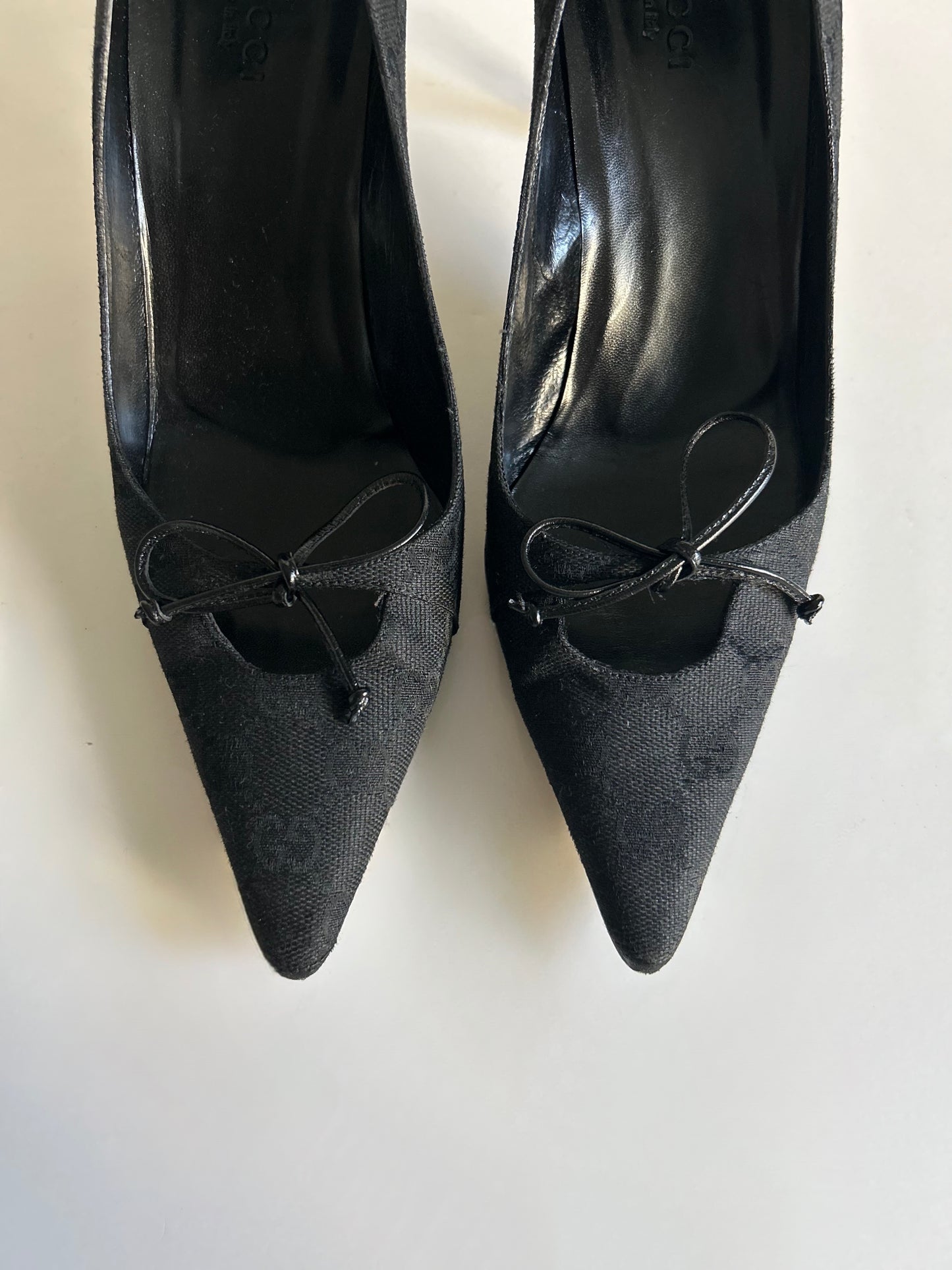 Designer Vintage Gucci Black GG Canvas Bow-Detail Pumps | Late 1990s – Early 2000s (Tom Ford–era Gucci)