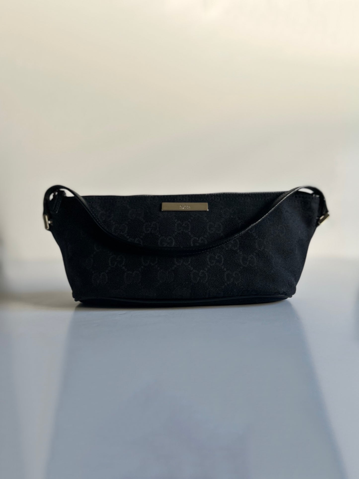 Designer Vintage Gucci Boat Pochette – Black GG Canvas Shoulder Bag