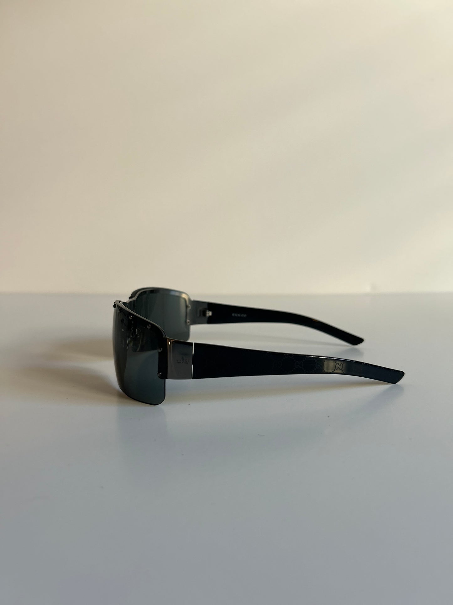 Designer Vintage Gucci Black Studded Shield Sunglasses with GG Logo Arms