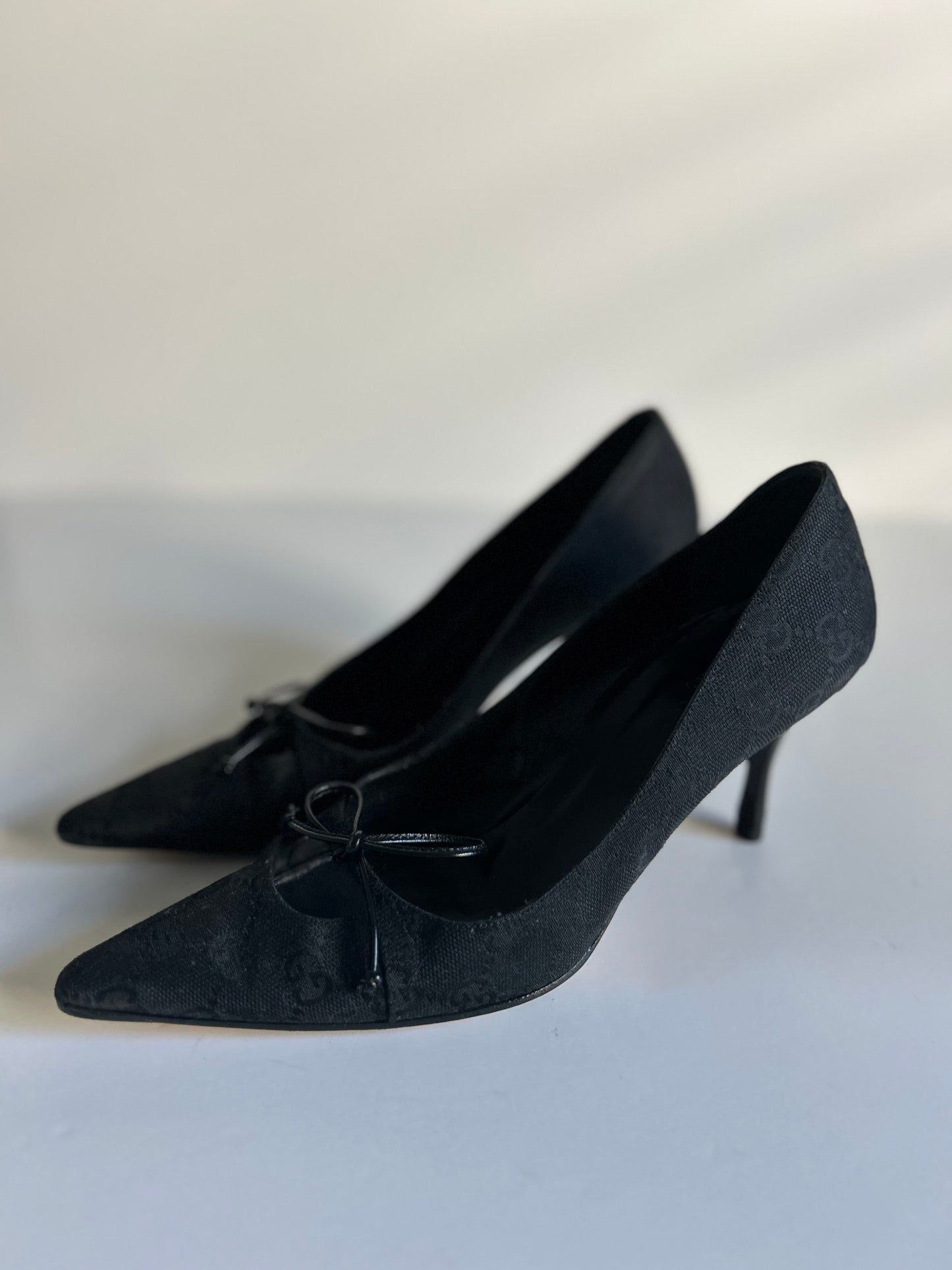 Designer Vintage Gucci Black GG Canvas Bow-Detail Pumps | Late 1990s – Early 2000s (Tom Ford–era Gucci)