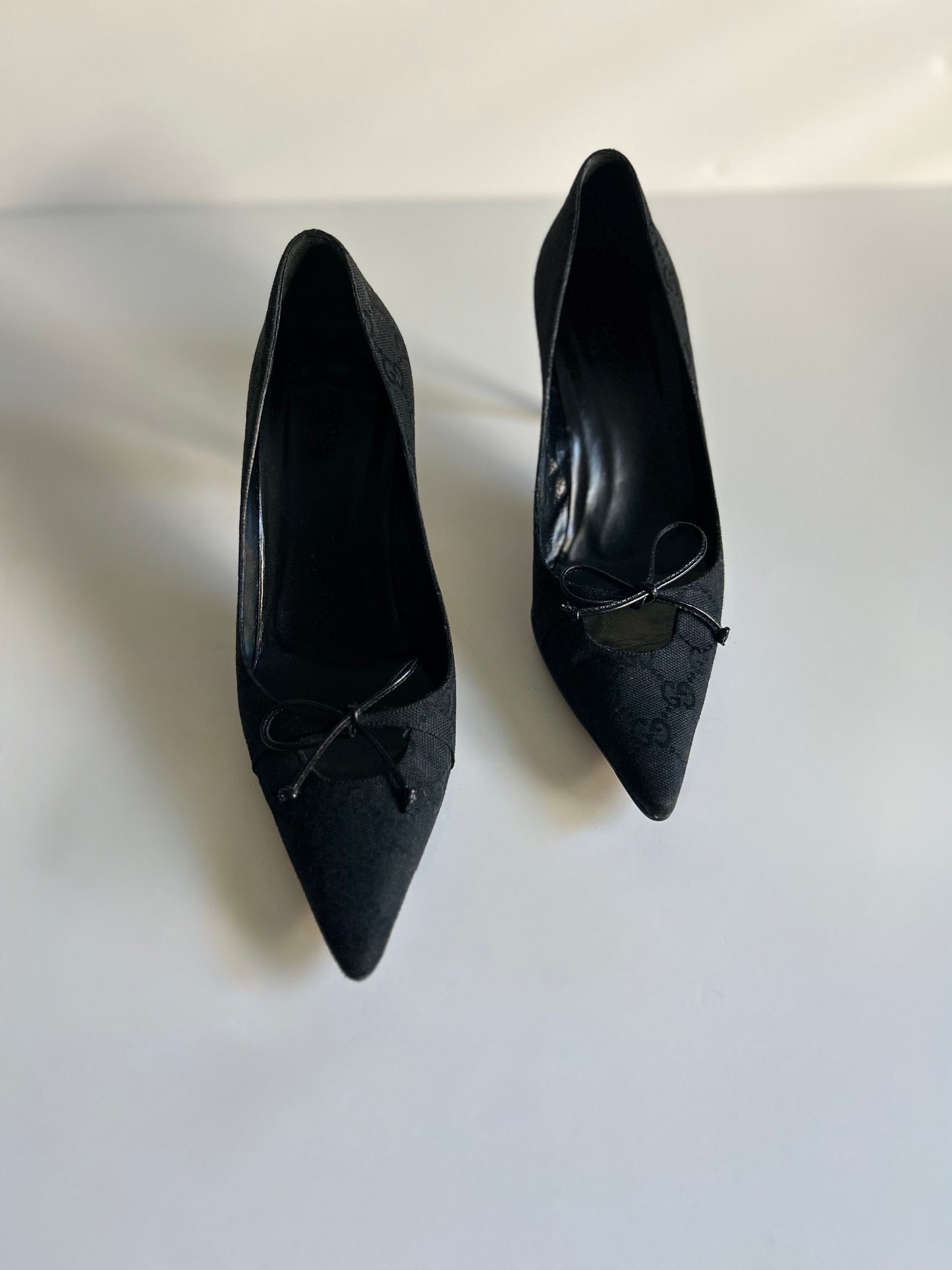 Designer Vintage Gucci Black GG Canvas Bow-Detail Pumps | Late 1990s – Early 2000s (Tom Ford–era Gucci)