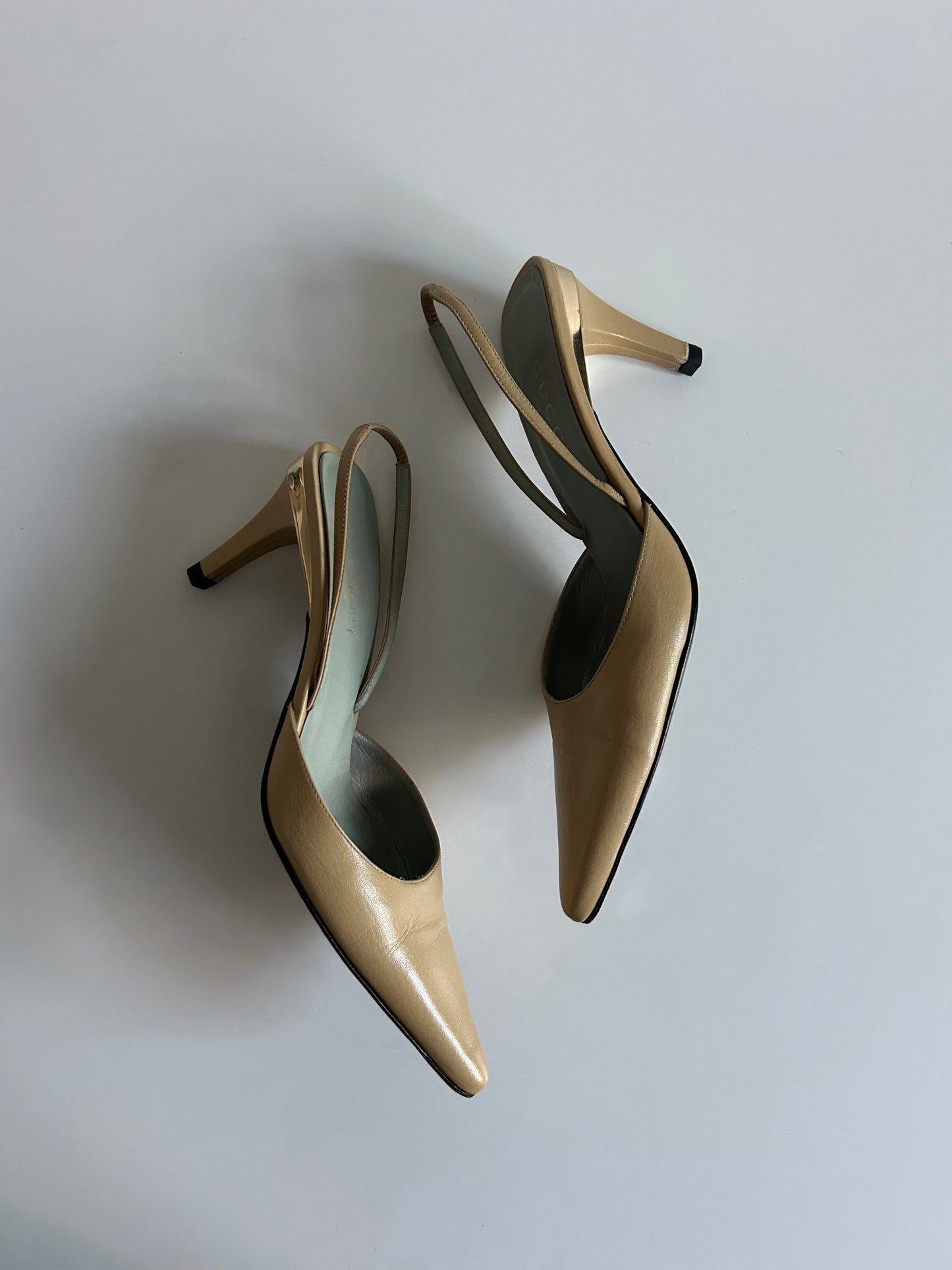 Vintage Gucci Beige Leather Slingback Pumps Pointed Toe Kitten Heels Made in Italy Size 37