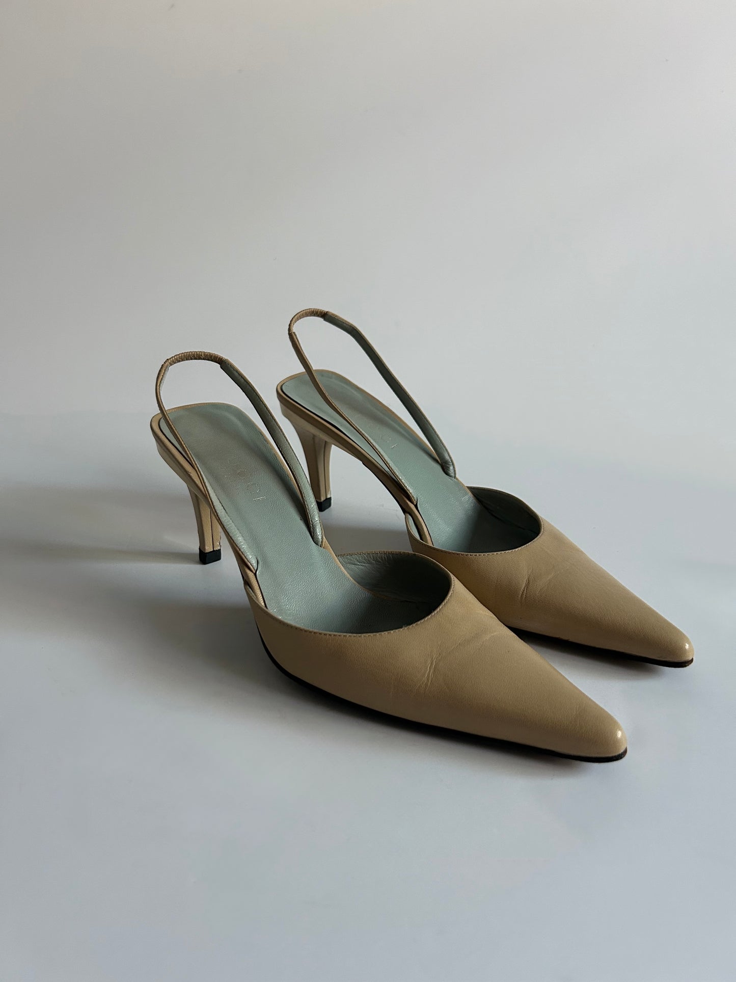 Vintage Gucci Beige Leather Slingback Pumps Pointed Toe Kitten Heels Made in Italy Size 37