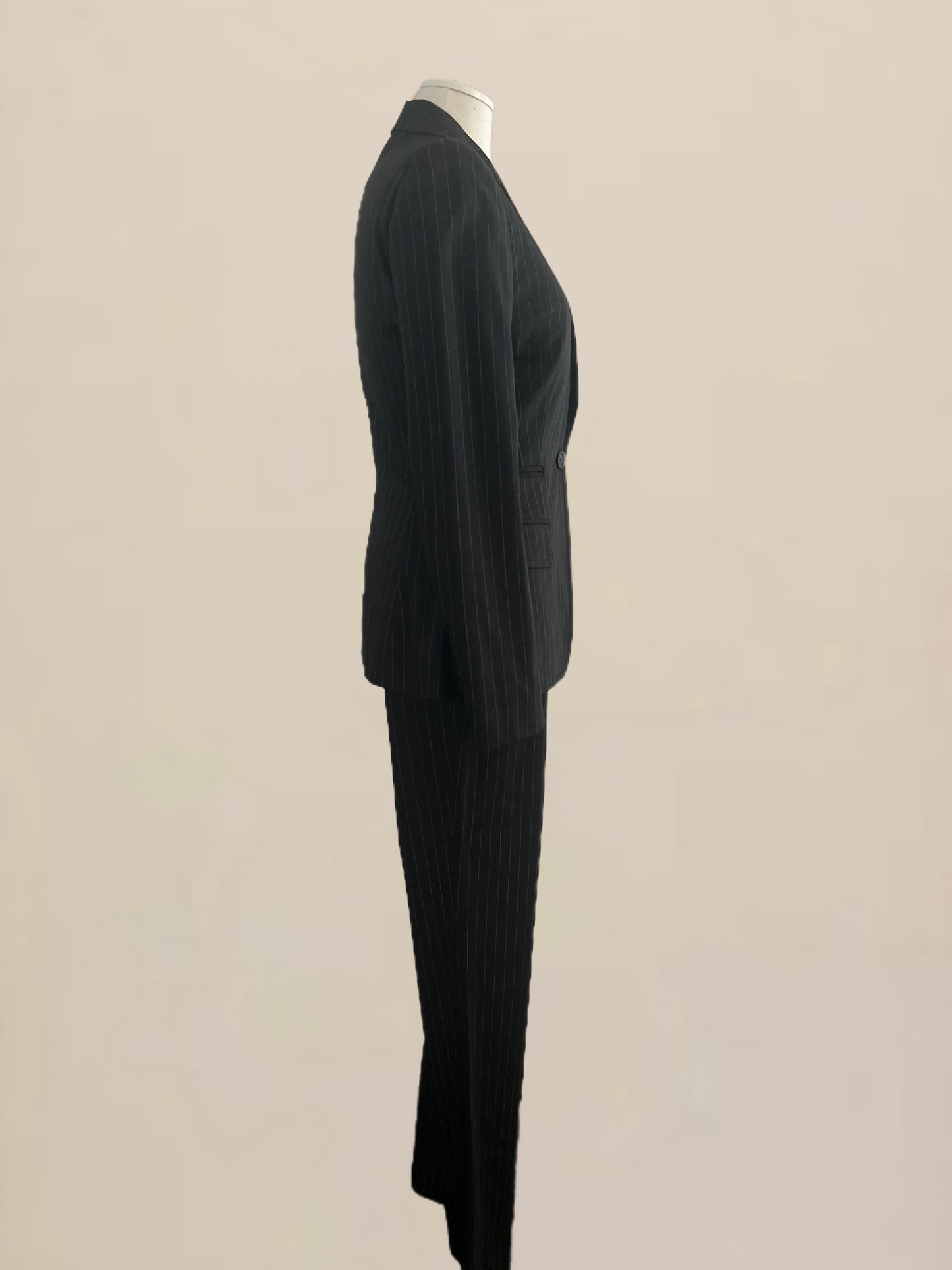 Designer Vintage Gucci by Tom Ford Black Pinstripe Wool Suit – Iconic Runway 1990s - 2000s Era