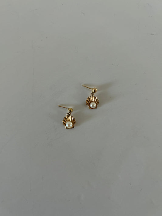 Vintage 14K Gold Seashell With Pearl Dangling Stud Earrings