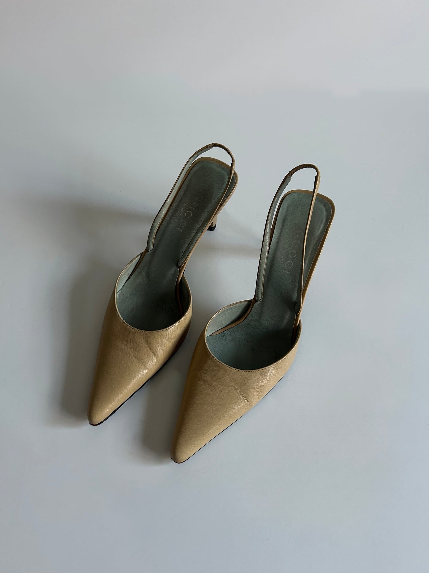 Vintage Gucci Beige Leather Slingback Pumps Pointed Toe Kitten Heels Made in Italy Size 37