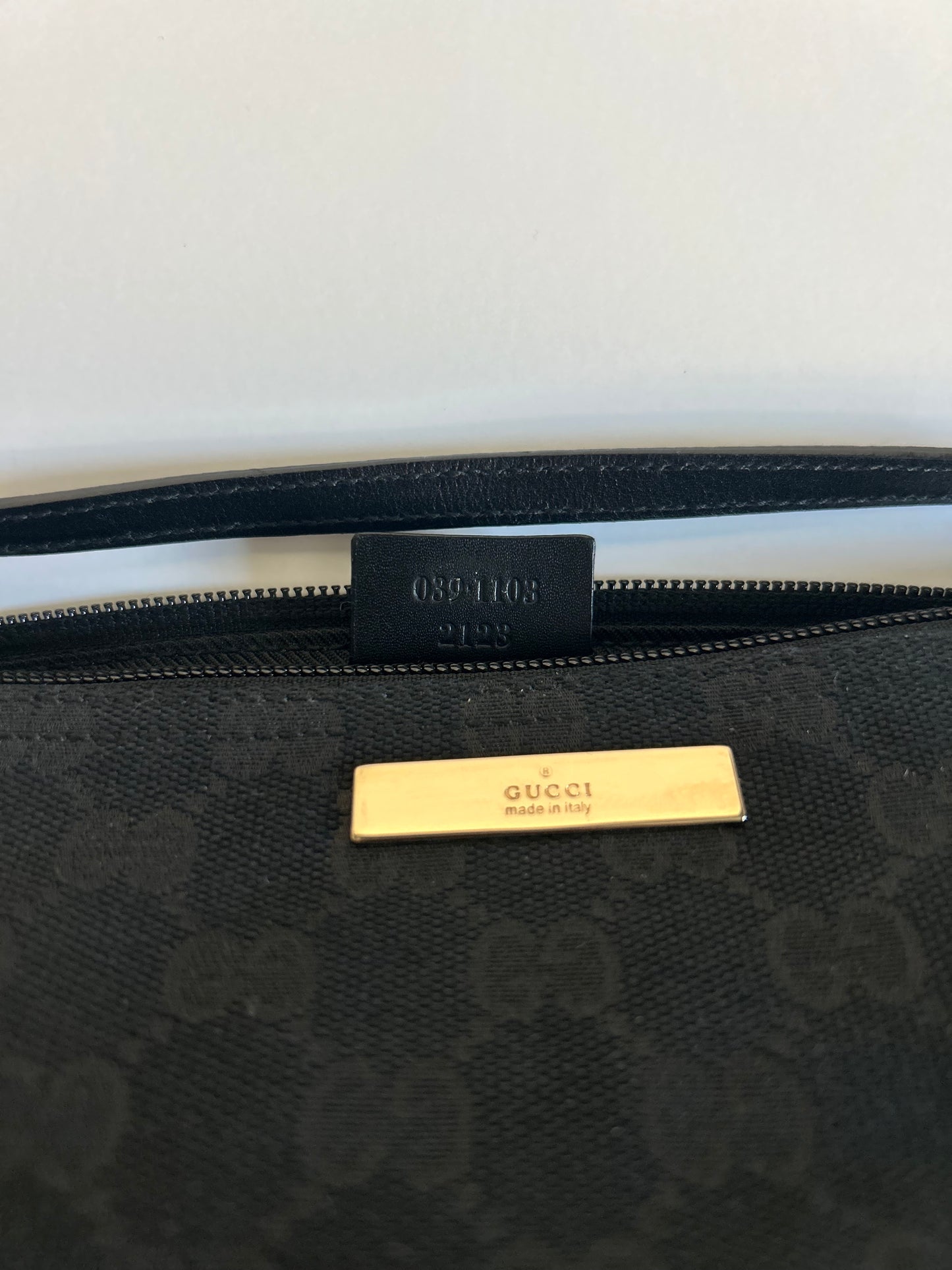 Designer Vintage Gucci Boat Pochette – Black GG Canvas Shoulder Bag