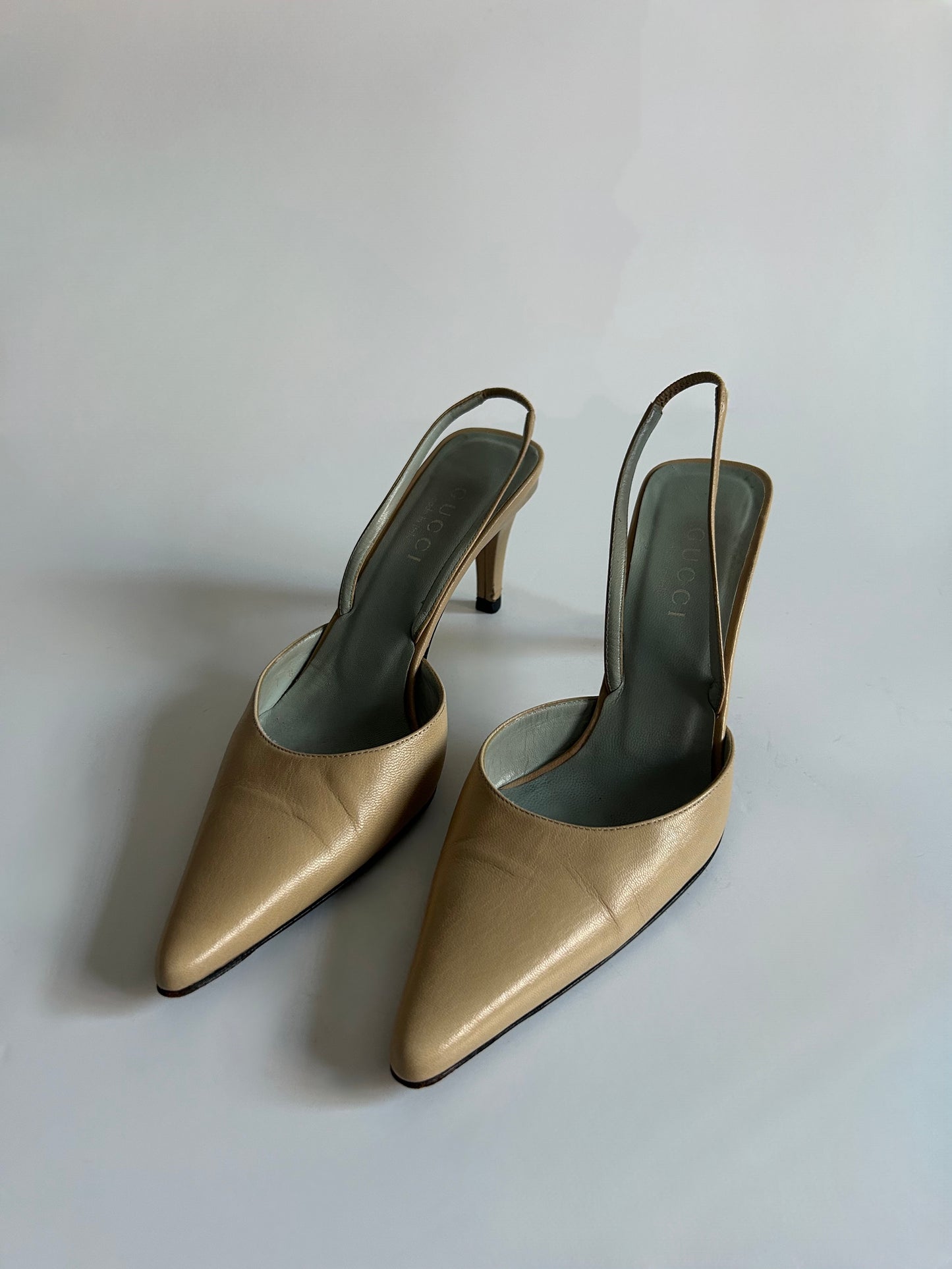 Vintage Gucci Beige Leather Slingback Pumps Pointed Toe Kitten Heels Made in Italy Size 37