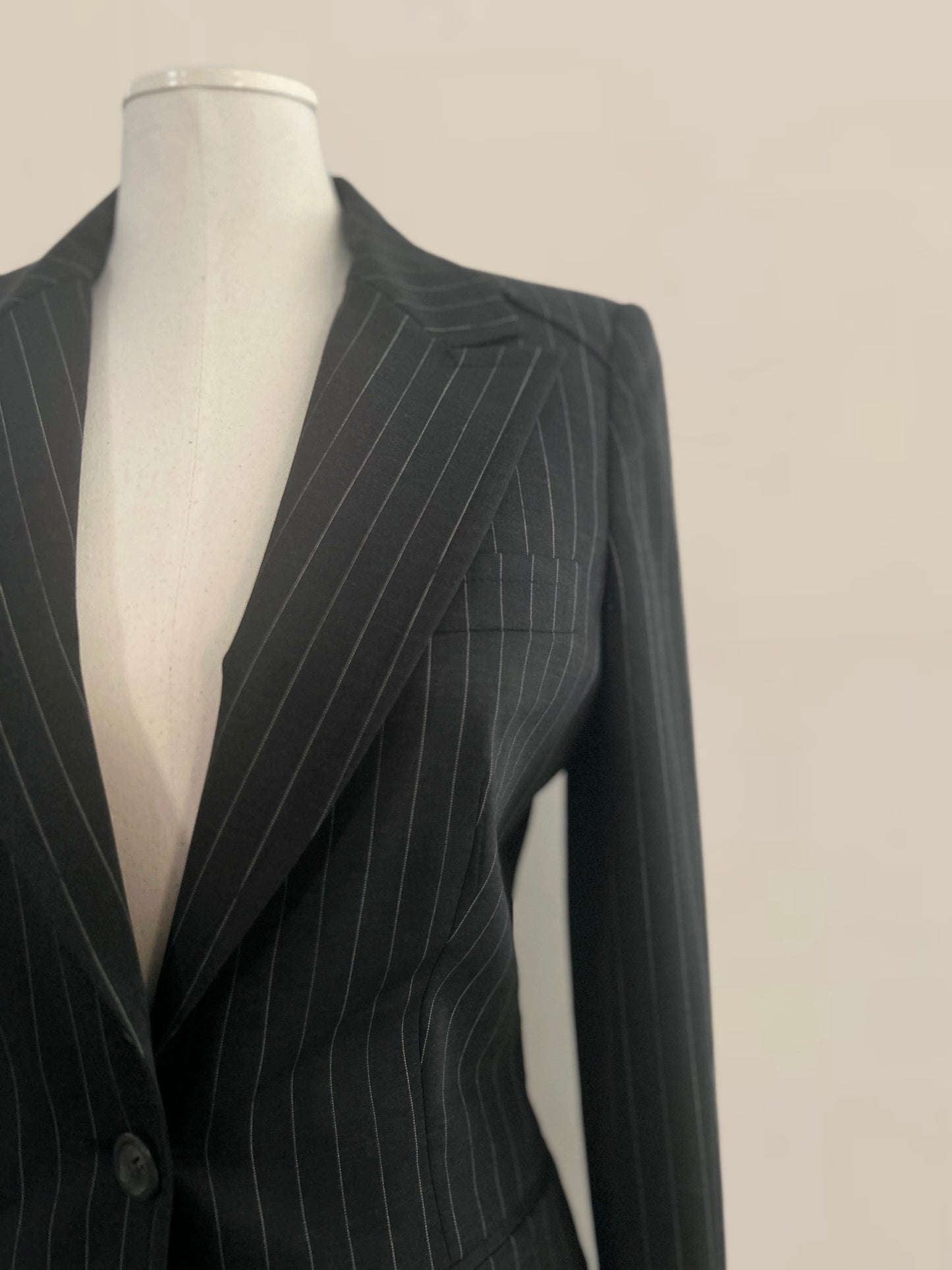 Designer Vintage Gucci by Tom Ford Black Pinstripe Wool Suit – Iconic Runway 1990s - 2000s Era