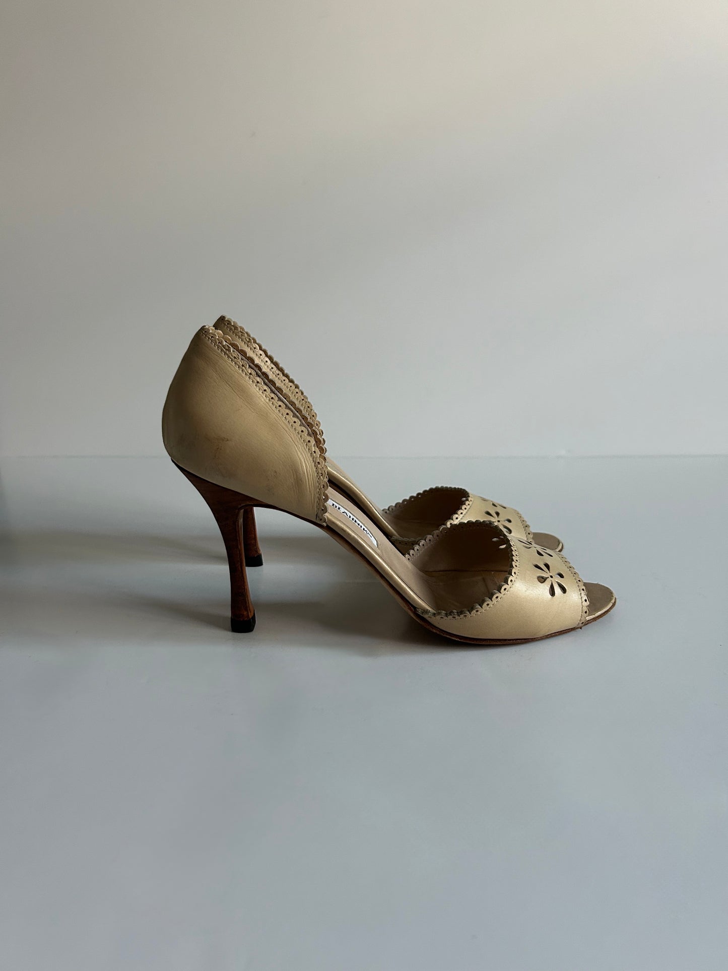 Vintage Manolo Blahnik Floral Cutout D’Orsay Heels Champagne Leather Sandals Italy