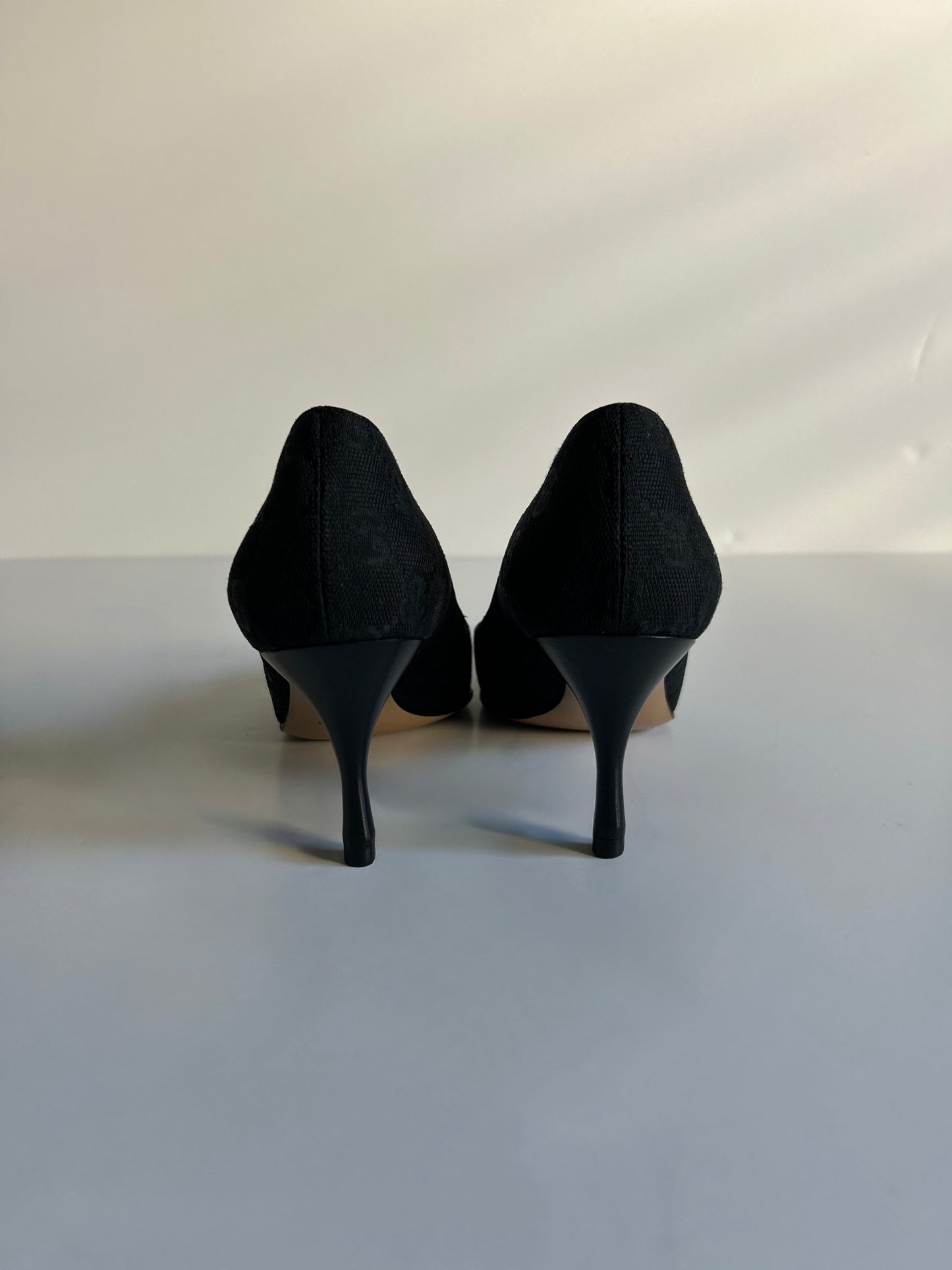Designer Vintage Gucci Black GG Canvas Bow-Detail Pumps | Late 1990s – Early 2000s (Tom Ford–era Gucci)