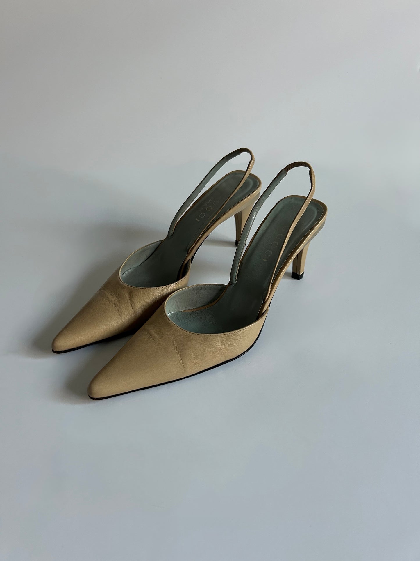 Vintage Gucci Beige Leather Slingback Pumps Pointed Toe Kitten Heels Made in Italy Size 37