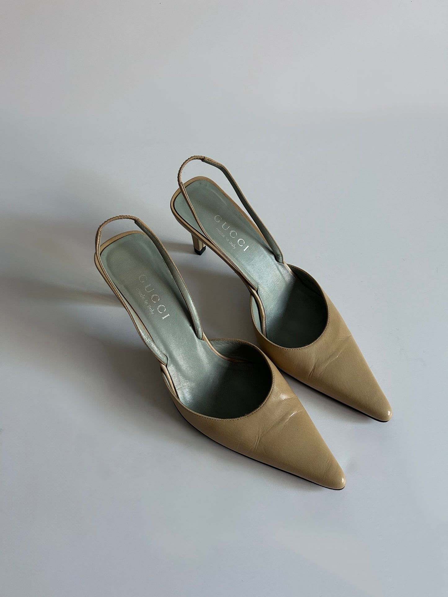 Vintage Gucci Beige Leather Slingback Pumps Pointed Toe Kitten Heels Made in Italy Size 37